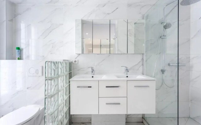 180 Suite Eden, Luxury Apt at Sacre Coeur