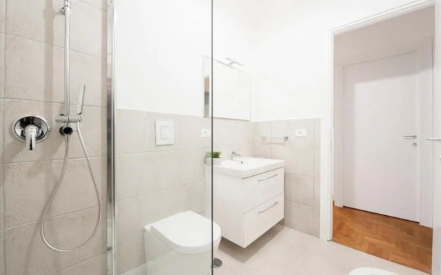 White Flat Labicana