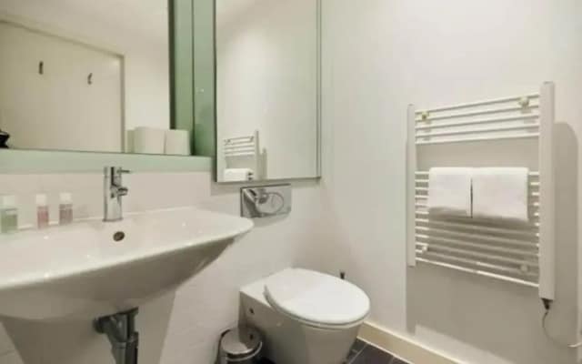 The Graham Park Hideout - Breathtaking 2BDR Flat with Balcony
