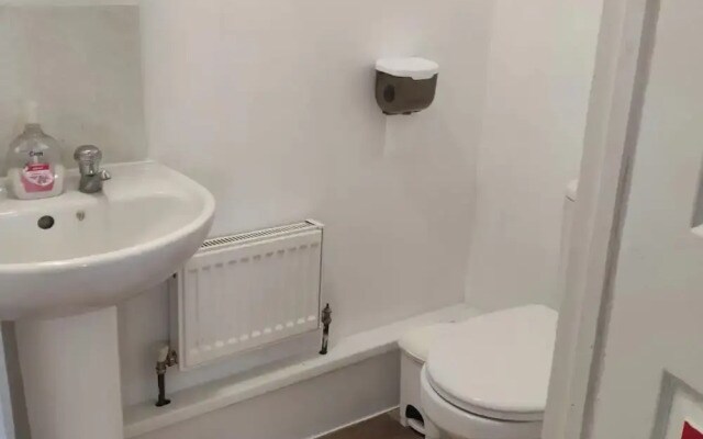 Apartment - Sleeps 5 - Parking - Station Close