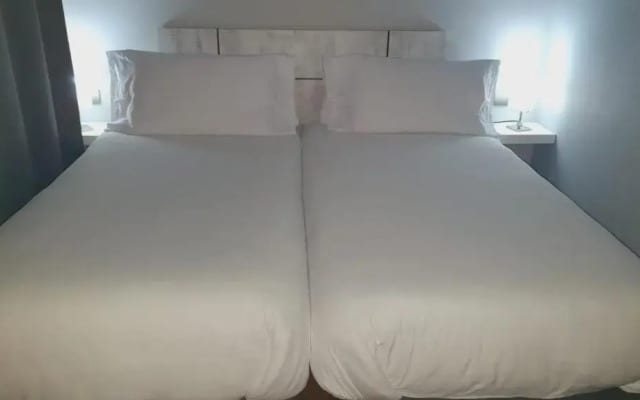 H La Cabaña