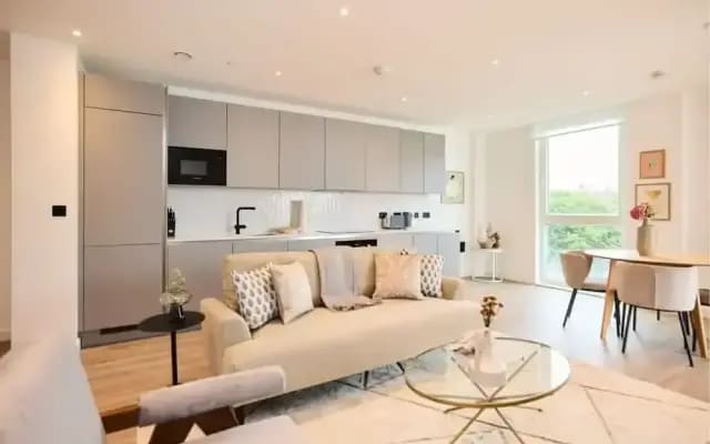 The Tottenham Escape - Lovely 2bdr Flat With Balcony