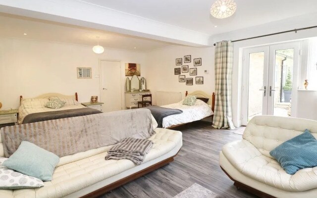 Rhinegold Bungalow
