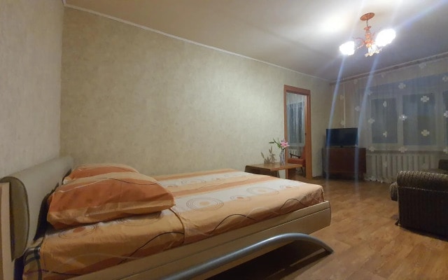По суткам 33 на улице Горького 77