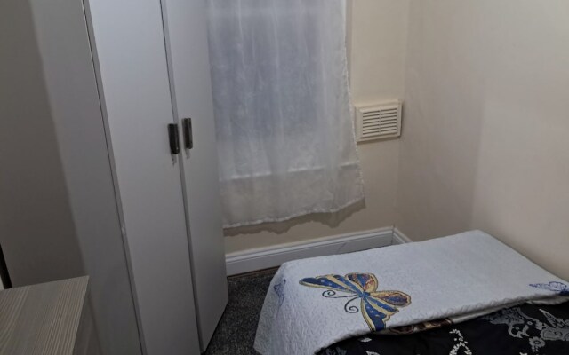 Apartment Sleeps 3 - Garden, Pets Welcome