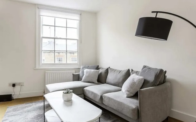 Bright Marylebone Apartment