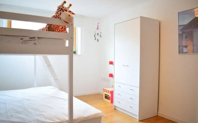 2 Bedroom Apartment with Private Balcony - Sleeps 5