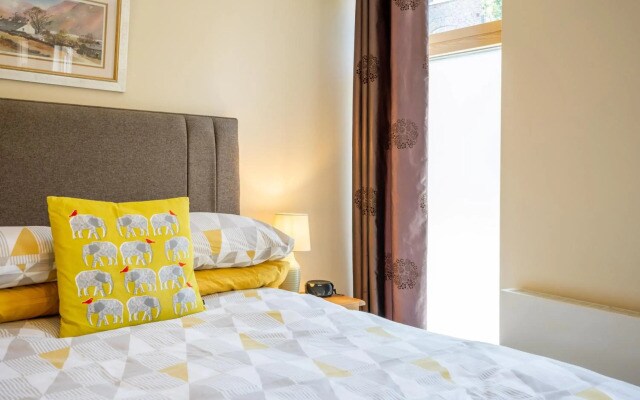 10 Summerhouse Mews