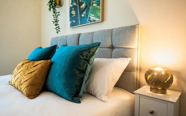 Emerald Court Executive Watford Central Apartment