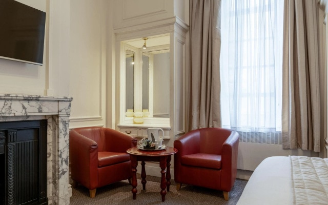 Adelphi Hotel