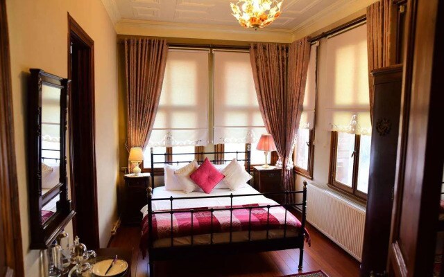 Ottoman Suites by Seratonin