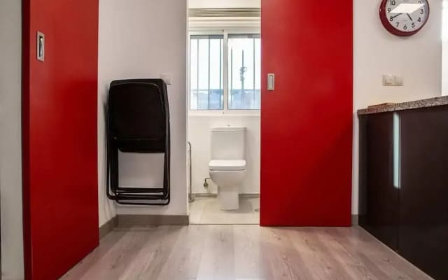 Cosy 2 Bed in Madrid with Easy Airport Access