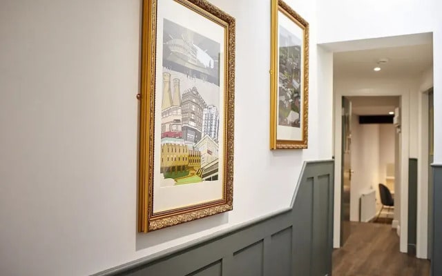 Three Cranes Serviced Apartments
