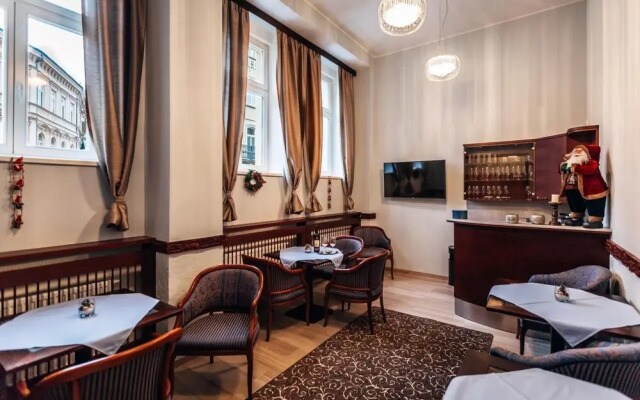 Star Hotel
