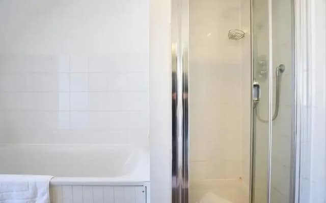 Stunning 3 Bedroom Home With Private Back Garden
