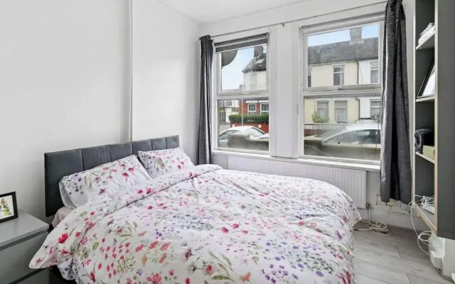 2-bed - Sleeps 4 - With Garden
