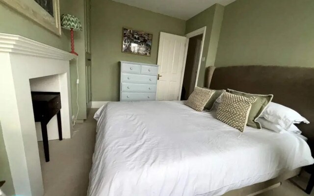 Charming 3BD Flat by the River Thames - Fulham!
