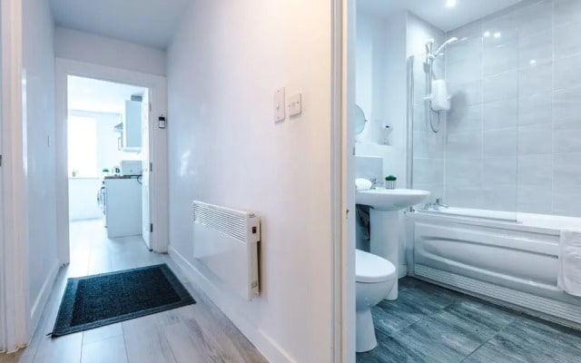 Stunning and Modern 2 Bedroom Apt in Liverpool