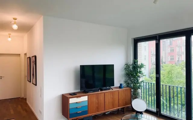 2 Bedroom Mauerpark-Apartment, Berlin Mitte View calendar