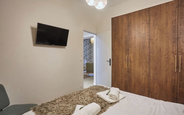 Sublime Flat Paris Bois de Vincennes by Studio Prestige