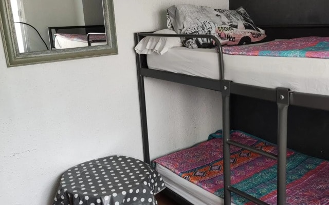CAJA MAGICA Privada baño compartido