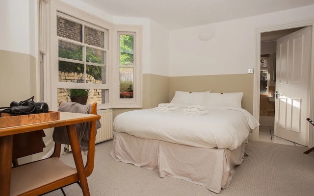 1 Bedroom Garden Flat In Battersea