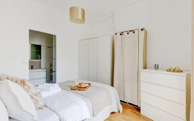 Elegant 1BR Steps to Marais & Louvre