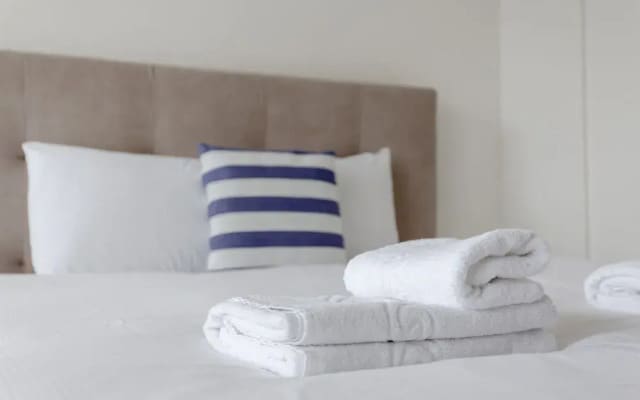 Regents Park View Apartment