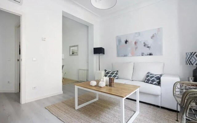Near Reina Sofía Museum. 6pax. 2bedrooms. Reina Sofia III