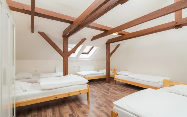 Easy Housing Hostel