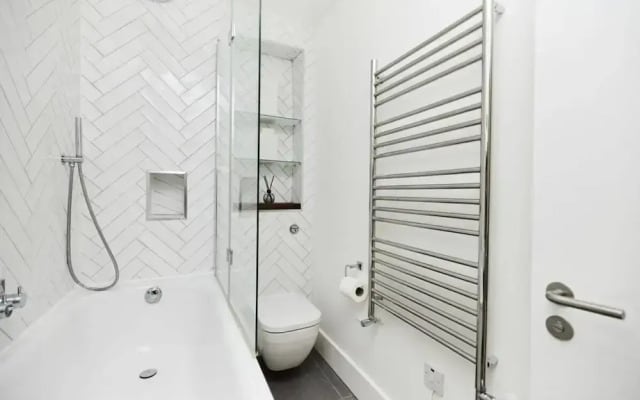 The Ravenscourt Park Escape - Bright 2Bdr Flat