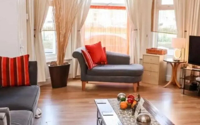 1 Bed Studio Sleeps 4 - Seaside, Dog Friendly
