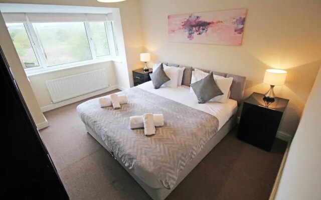 3 Bedroom Holiday Home With River Views