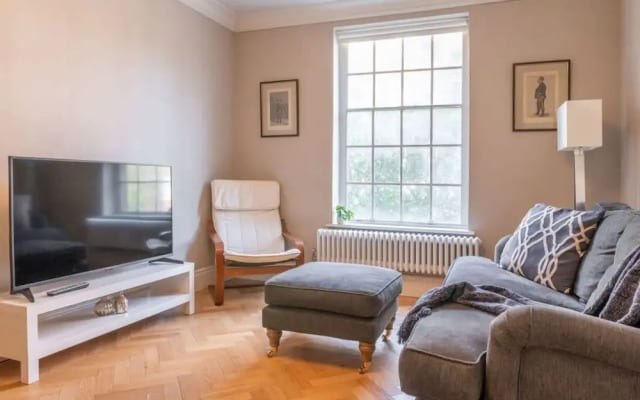 A Regal Abode - Marylebone - by Frankie Says