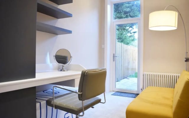 Modern 2 Bedroom Flat Central to Wimbledon