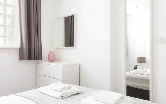 2 Bed Flat off Brick Lane