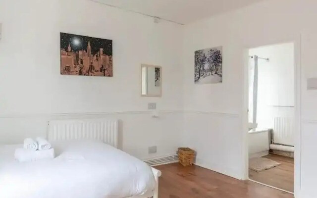 Cheerful Maisonette in the Heart of Orrell Park