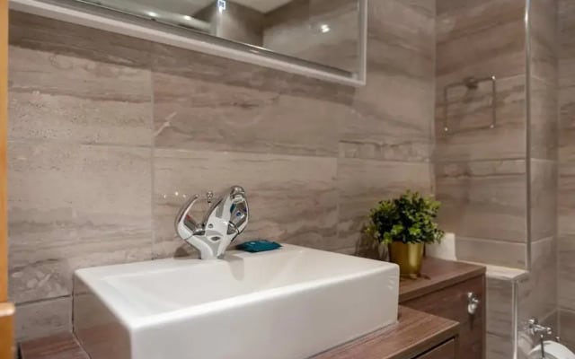 Modern 1 Bed, up to 4 Guests, Tower Bridge
