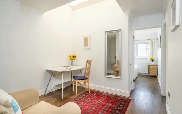 Adorable 3 bed Apartment in Bayswater