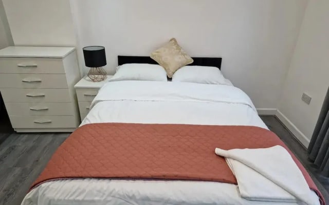 Impeccable 1-bed Apartment in Ilford