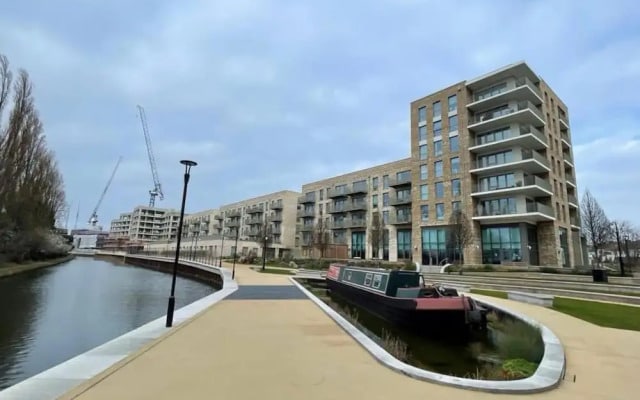 Central Wembley 2BR Modern Clean Connected