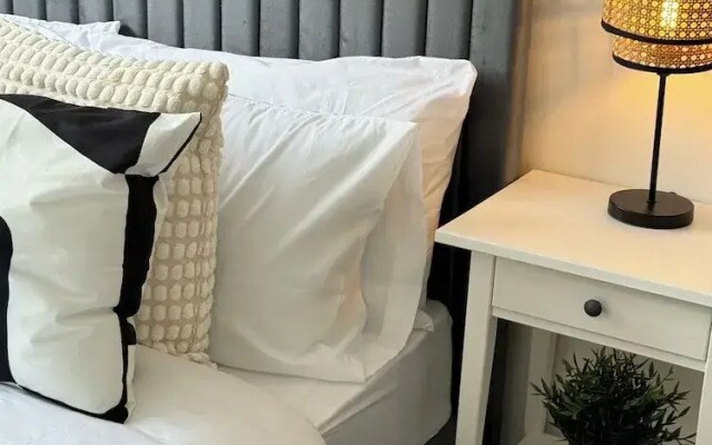 Modern 1-bed Apartment - Sleeps 4 & Central Links