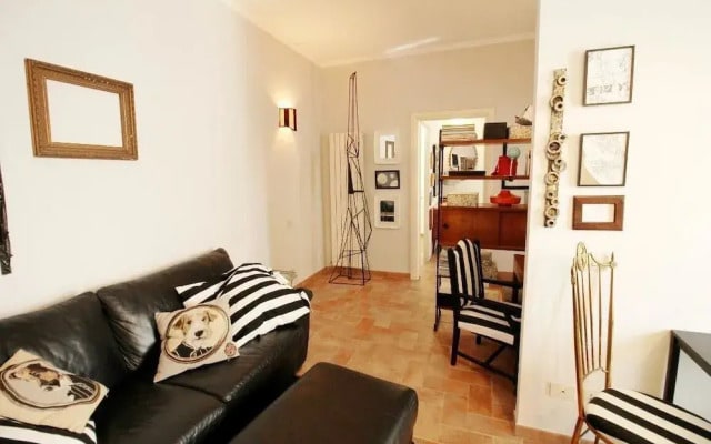Groovy and Super-connected Apartment