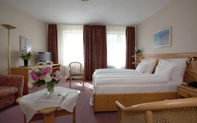 Hotel Rotkreuzplatz