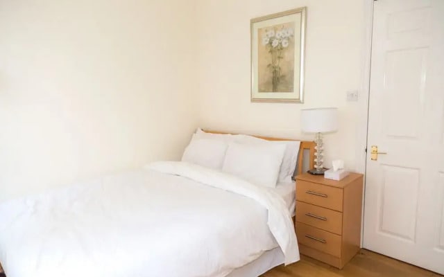 Modern 2 bed flat in historic building