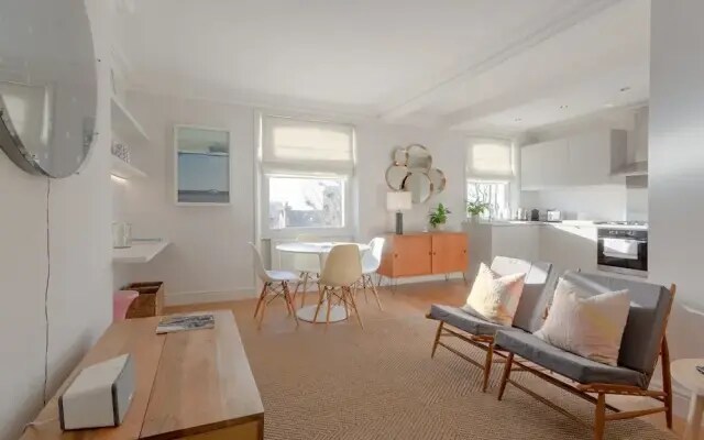 2 Bedroom Apartment Near Ladbroke Grove
