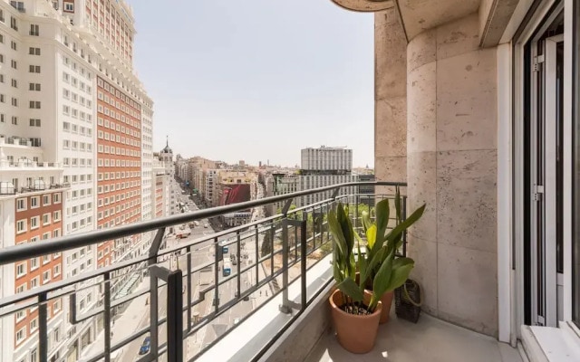 Luxurius Apartment With Huge Balcony at Plaza de España