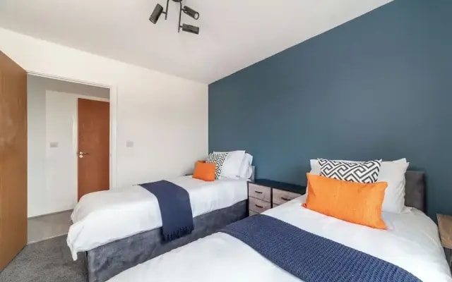 Top-rated Penthouse - King Size Bed & Free Parking