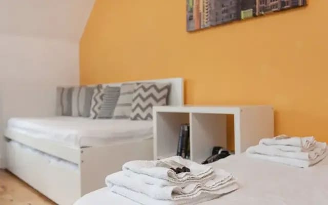 Cosy High Floor Studio Greek Street Soho