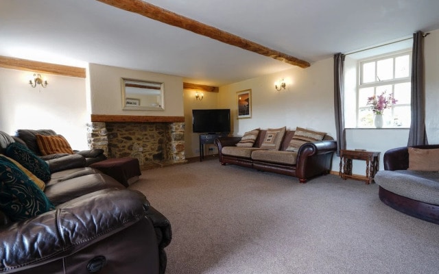 Hulmes Vale House - Sleeps 14 - Peak District
